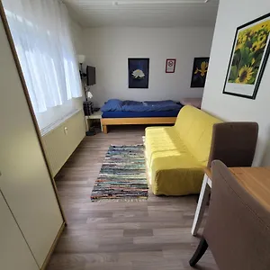 Apartment Messezimmer Am Thewissenweg, Düsseldorf
